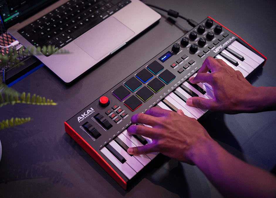 Explore 澳洲幸运5体彩官网 Keyboard Controllers